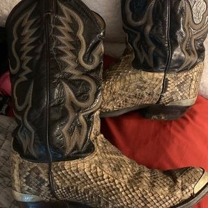 Tony Lama Boots heel has logo and biltrite